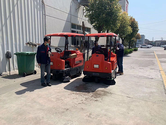  電動(dòng)清掃車電池有哪些使用注意事項(xiàng)