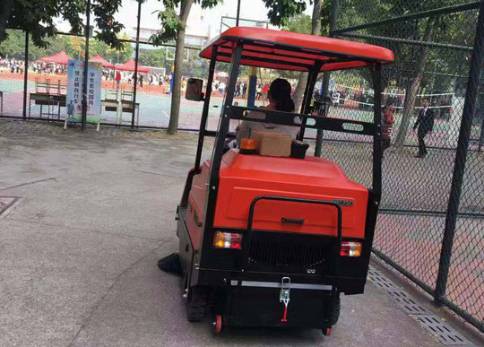 駕駛式掃地機(jī)價格受哪些因素影響