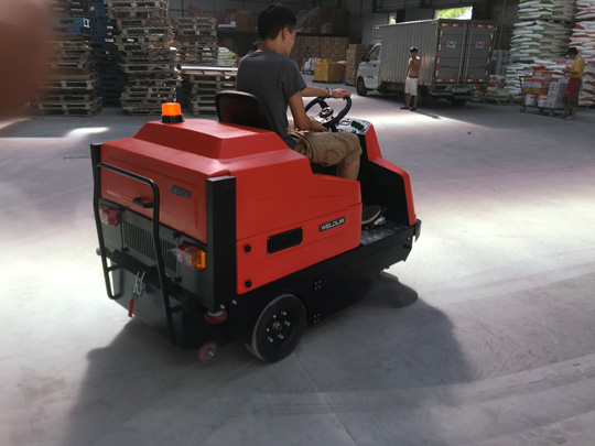 電動(dòng)掃地車(chē)