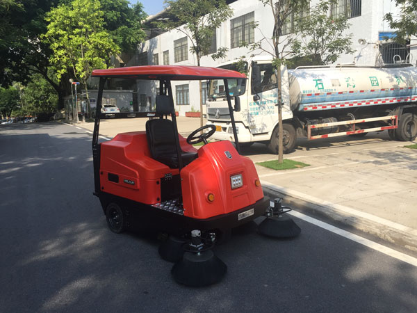 電動(dòng)掃地車(chē)