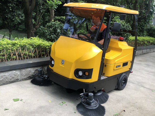 電動掃地車