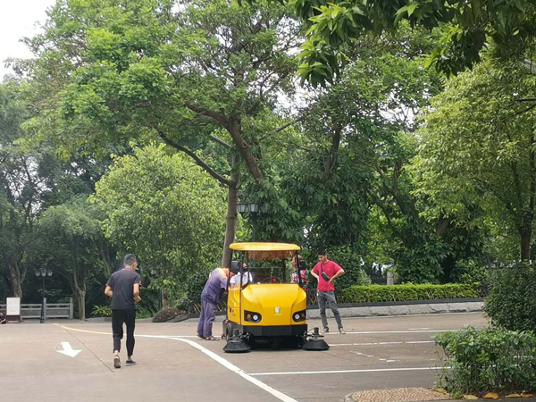 電動(dòng)掃地車(chē)