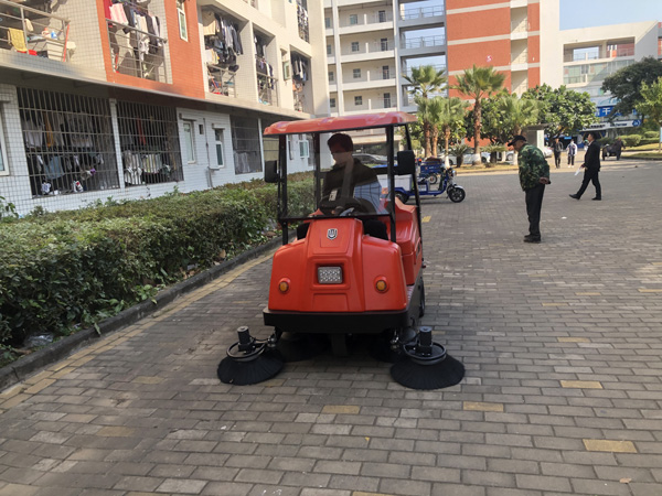 電動(dòng)掃地車