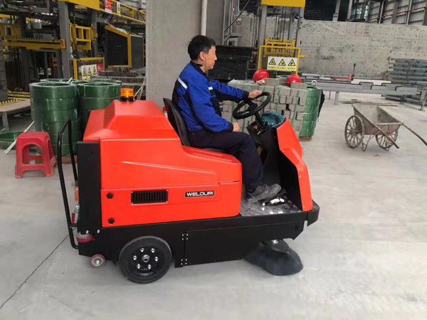 電動(dòng)掃地車
