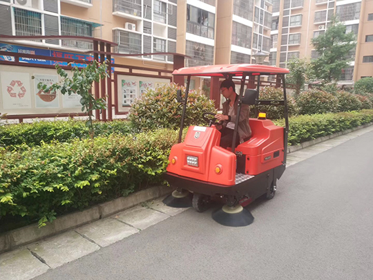 電動(dòng)掃地車(chē)多少錢(qián)一臺(tái)