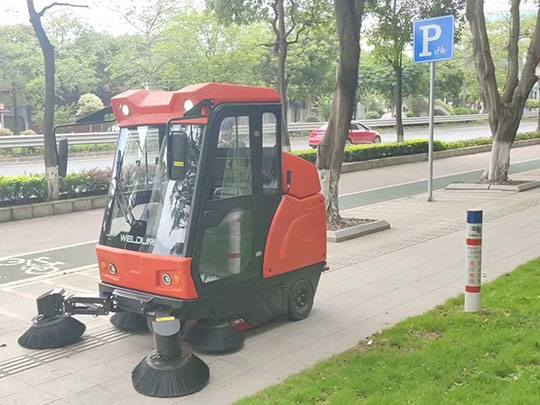電動掃地車